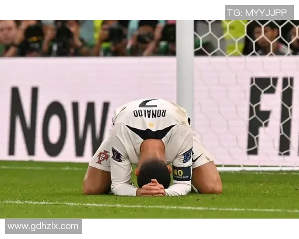 足球明星泪洒赛场背后的故事与情感瞬间解析 足球明星泪洒赛场背后的故事与情感瞬间解析